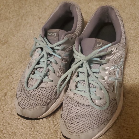 Used Sneakers - Picture 4 of 11